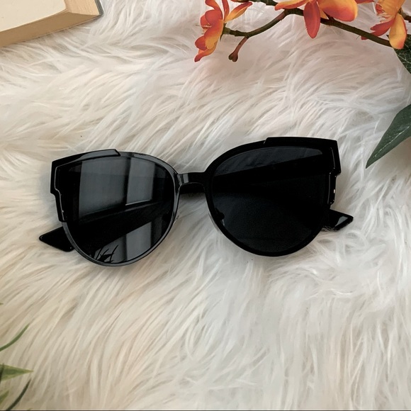 2/$30 🆕 Cat Eye Black Frame Sunglasses - Picture 5 of 8